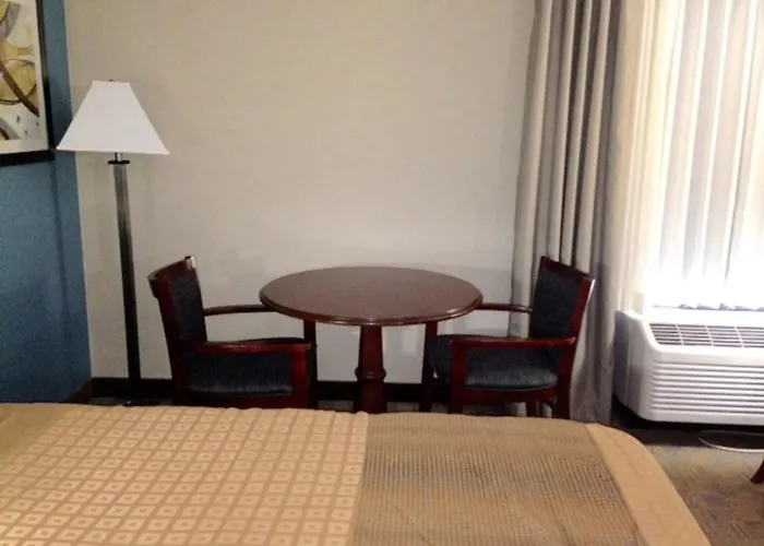 Days Inn By Wyndham Englewood Dayton Airport