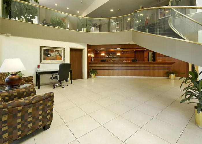 Ramada By Wyndham Bettendorf