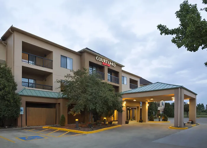 Courtyard By Marriott Springfield Hotel