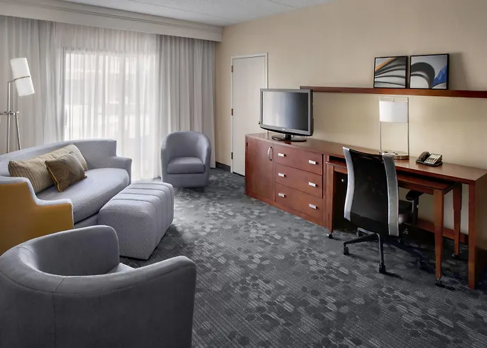 Courtyard By Marriott Hartford Windsor Airport Hotel