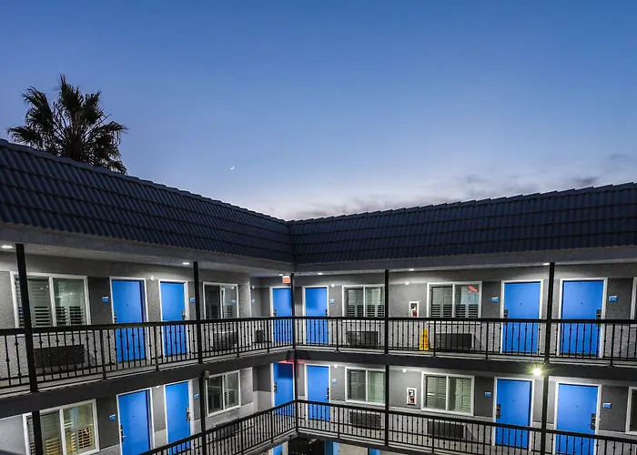 Hollywood Inn Express Lax