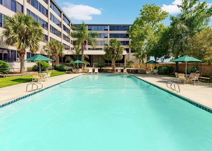 La Quinta Inn & Suites By Wyndham New Orleans Airport Kenner