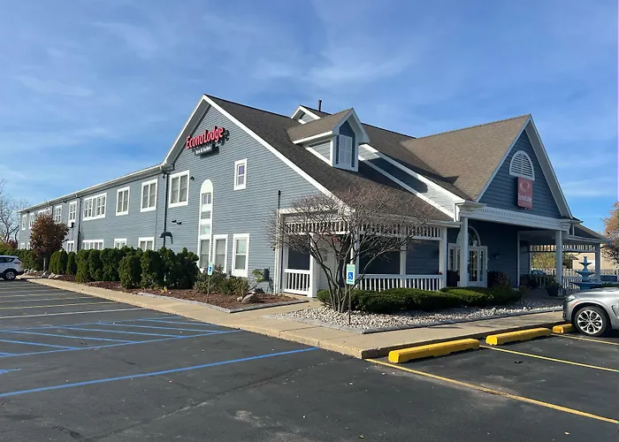 Econo Lodge & Suites Grand Rapids Airport Cascade