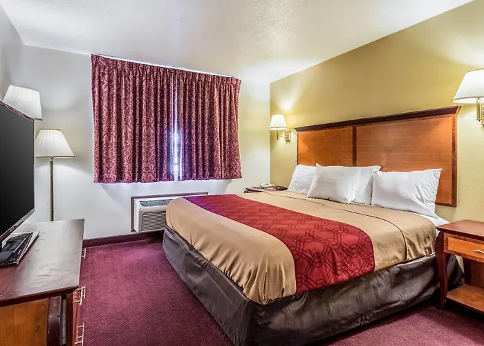 Econo Lodge Inn & Suites Albuquerque East I-40 Eubank Exit