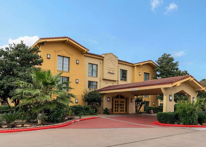Super 8 By Wyndham The Woodlands North Hotel