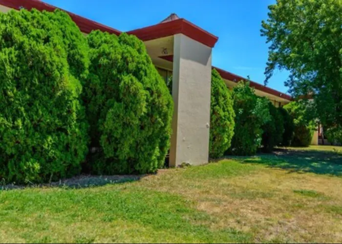 Executive Inn Hotel And Conference Center