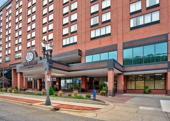 Doubletree By Hilton Lansing