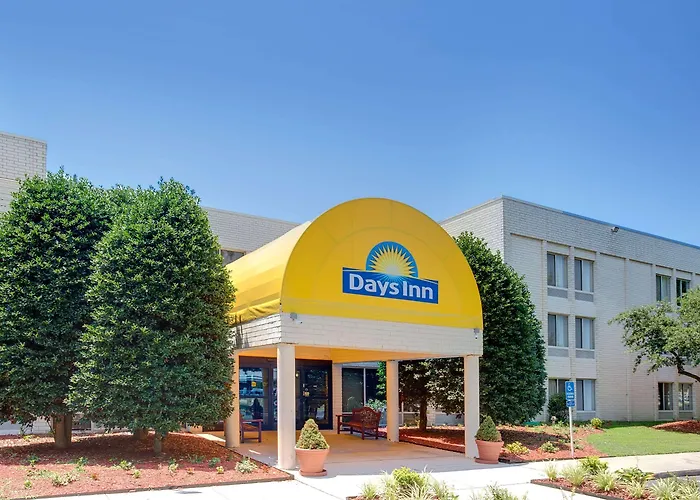 Days Inn By Wyndham Newport News City Center Oyster Point