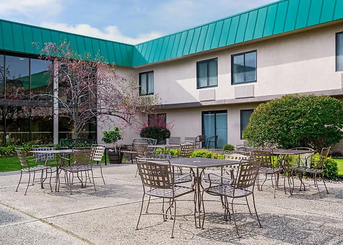 Ramada By Wyndham Plymouth Hotel & Conference Center