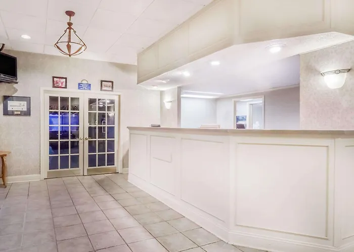 Days Inn By Wyndham Dover Downtown