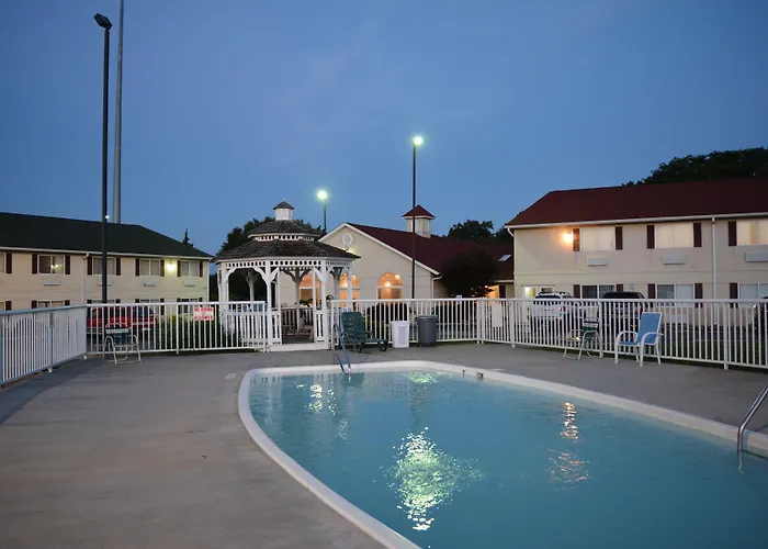 Days Inn By Wyndham Osage Beach Lake Of The Ozarks