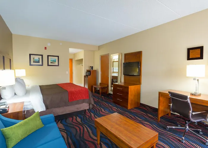 Baymont By Wyndham Bonita Springs Hotel