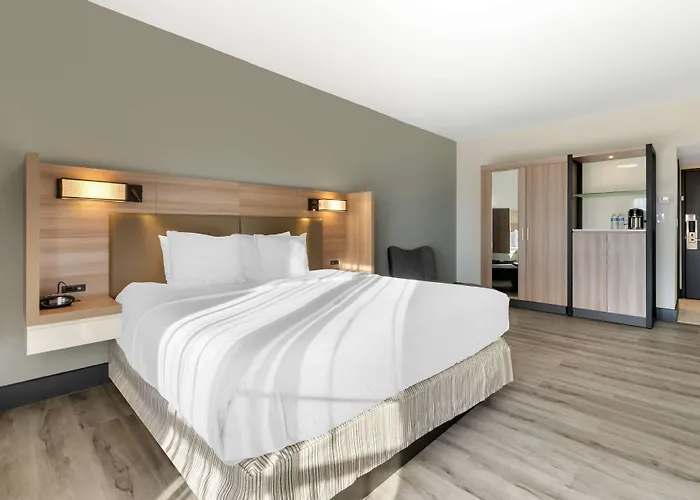 Best Western Plus Atlanta Airport East Forest Park