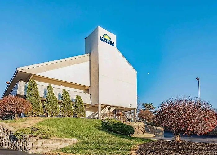 Days Inn By Wyndham Cincinnati I-71 Silverton