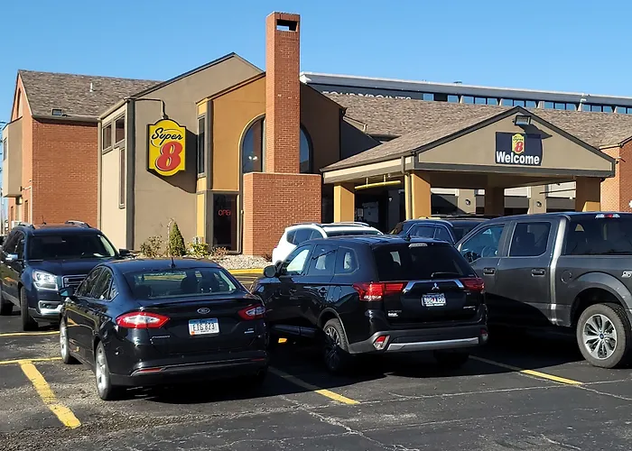 Super 8 By Wyndham Kansas City Airport North