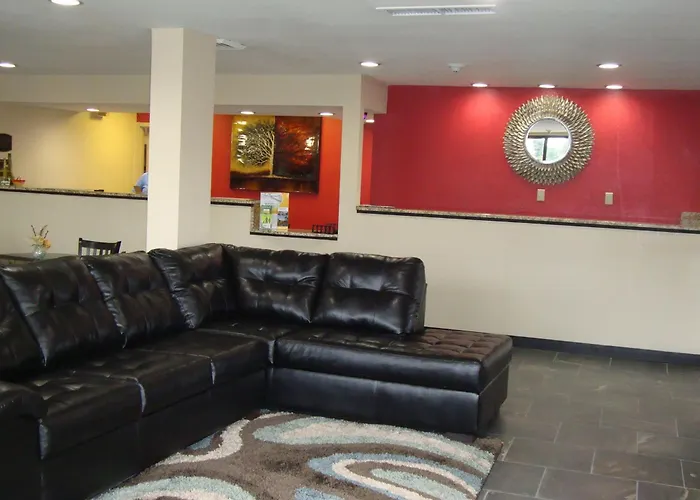 Econo Lodge Inn & Suites Jackson Northwest