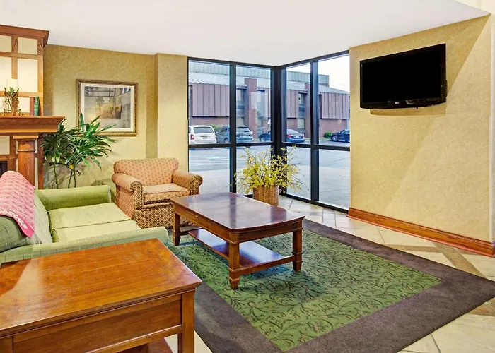 Baymont By Wyndham Indianapolis West Hotel