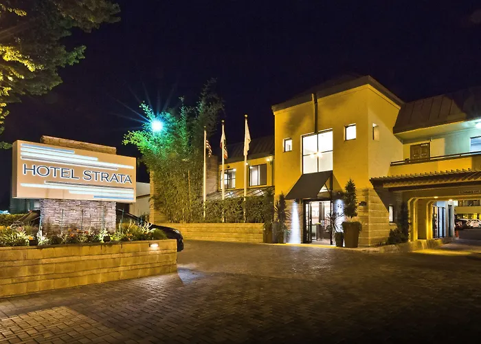 Hotel Strata Mountain View