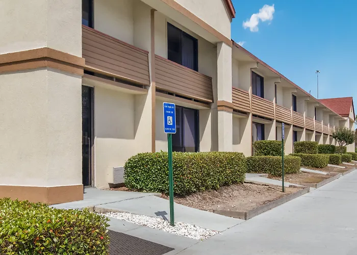 Red Roof Inn & Suites Brunswick I-95
