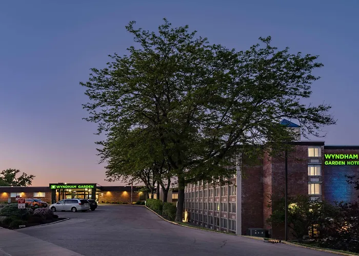 Wyndham Garden Kenosha Harborside Hotel