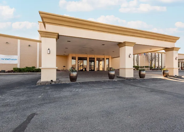 Wyndham Omaha Hotel - West Dodge