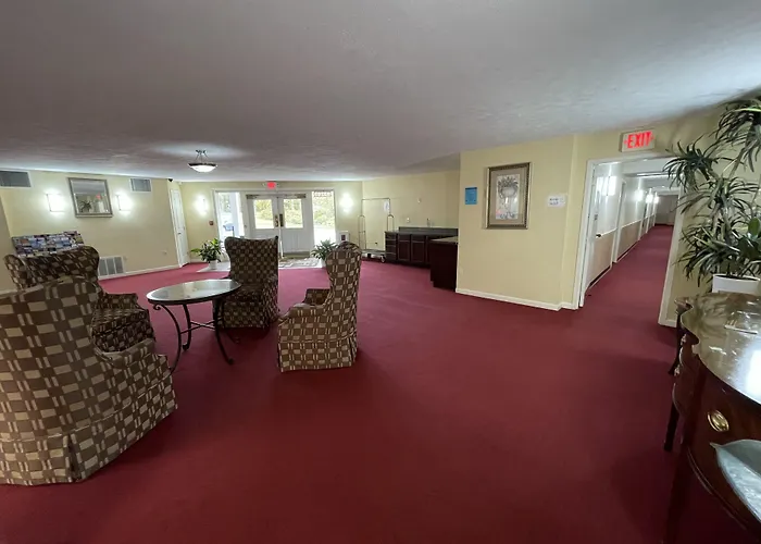 Econo Lodge Inn & Suites Groton