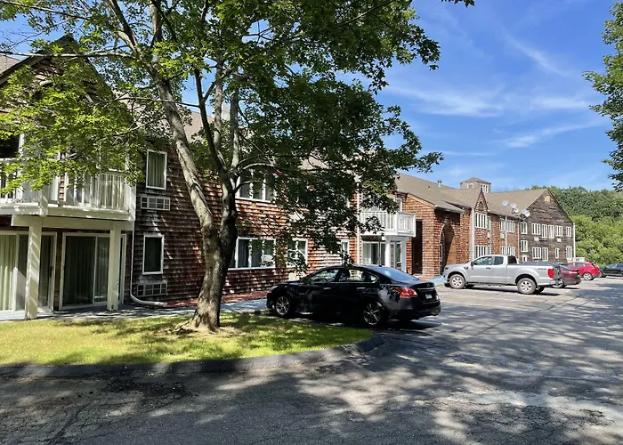 Econo Lodge Inn & Suites Groton