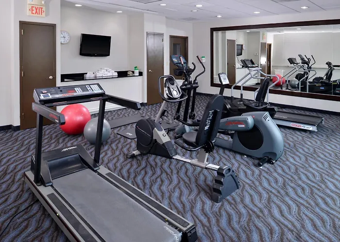 Elimwood Hotel, A Ramada By Wyndham Maryland Heights