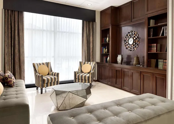 Doubletree By Hilton Milwaukee/Brookfield Hotel