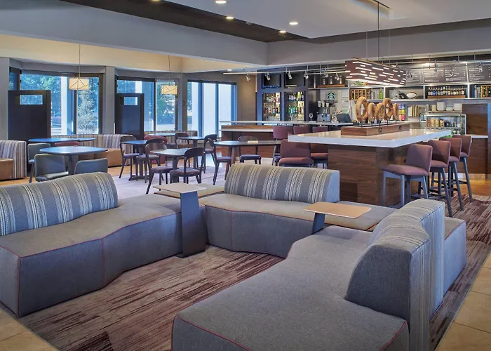 Courtyard By Marriott Detroit Warren Hotel