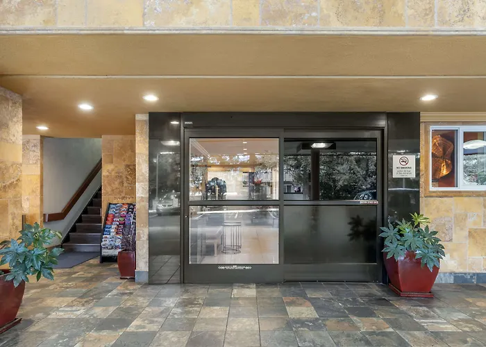Best Western Plus Airport Plaza