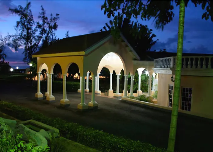 Cardiff Hotel And Spa Runaway Bay