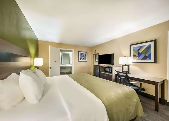Quality Inn & Suites Garland - East Dallas