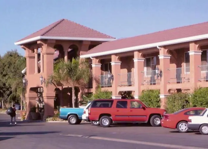Merced Inn & Suites