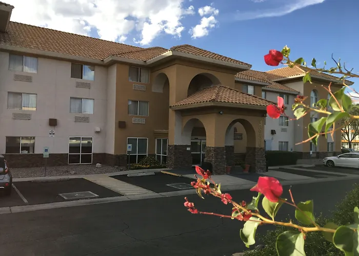 Comfort Inn & Suites Near Kino Sports Complex Drexel Heights
