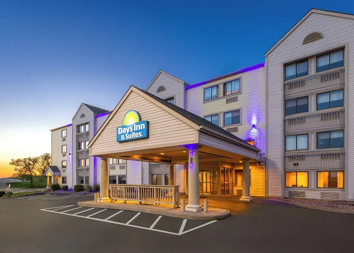 Days Inn & Suites By Wyndham Kansas City South