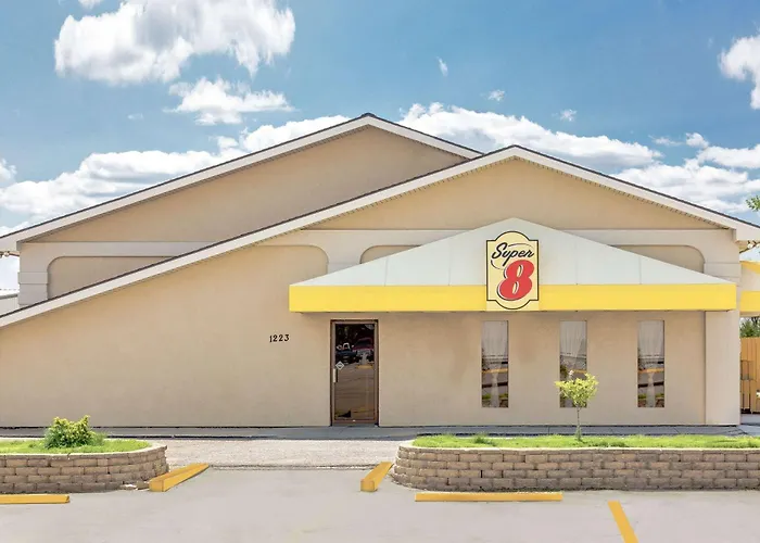 Super 8 By Wyndham Norfolk Motel