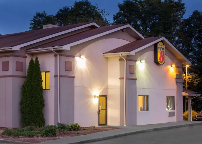 Super 8 By Wyndham Lewisburg