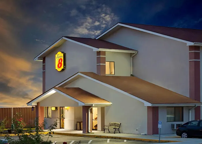 Super 8 By Wyndham Waynesboro Hotel