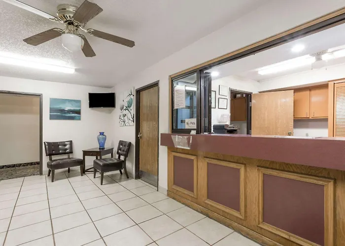 Super 8 By Wyndham Hampton Hotel