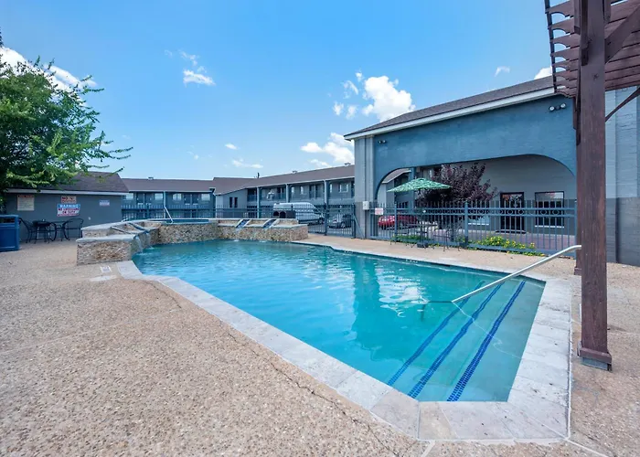 Quality Inn Near Lake Marble Falls