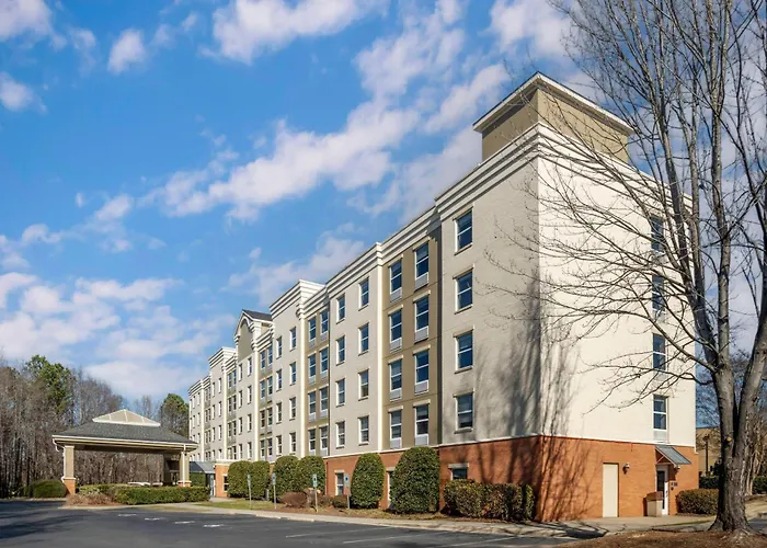 Comfort Suites Near Birkdale Village- Huntersville