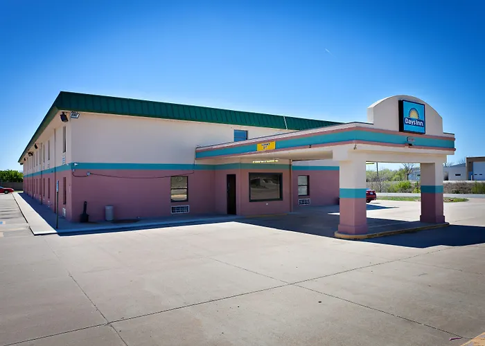 Days Inn By Wyndham Park City Kansas