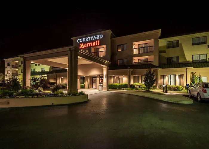 Courtyard Tupelo