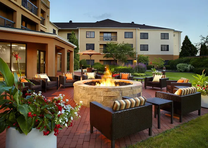 Courtyard Columbus Airport Hotel
