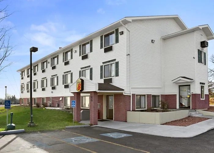 Super 8 By Wyndham Massena Ny Motel