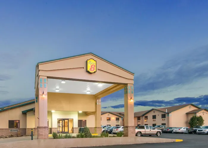 Super 8 By Wyndham Santa Rosa Hotel