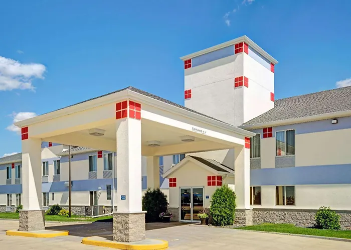 Baymont By Wyndham Wahpeton Hotel