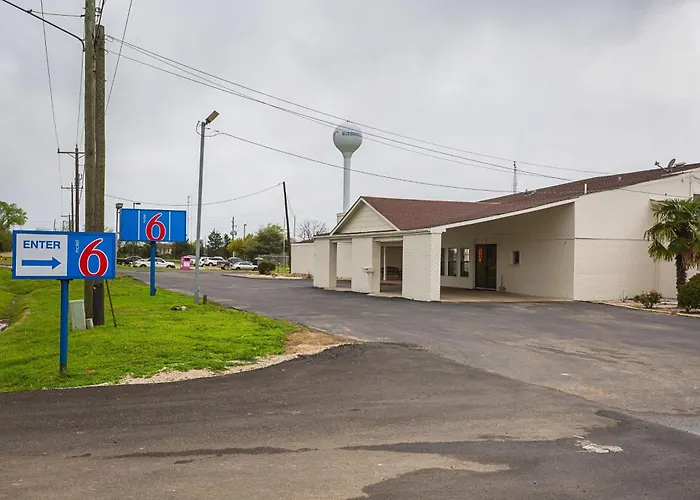 Motel 6-Madisonville, Tx