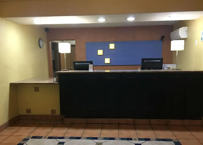 Ramada By Wyndham Santa Fe Hotel